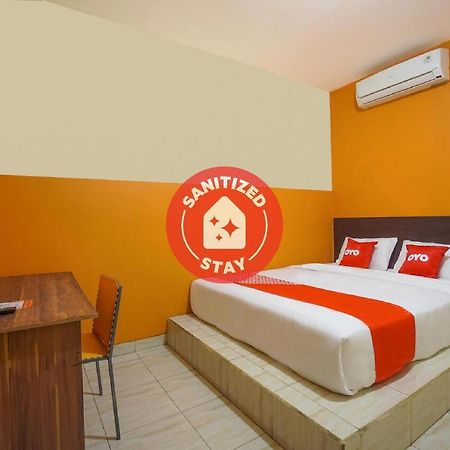 Super Oyo 2639 Oxy Townhouse Hotel Manado Eksteriør billede
