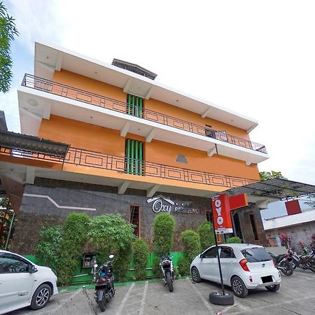 Super Oyo 2639 Oxy Townhouse Hotel Manado Eksteriør billede