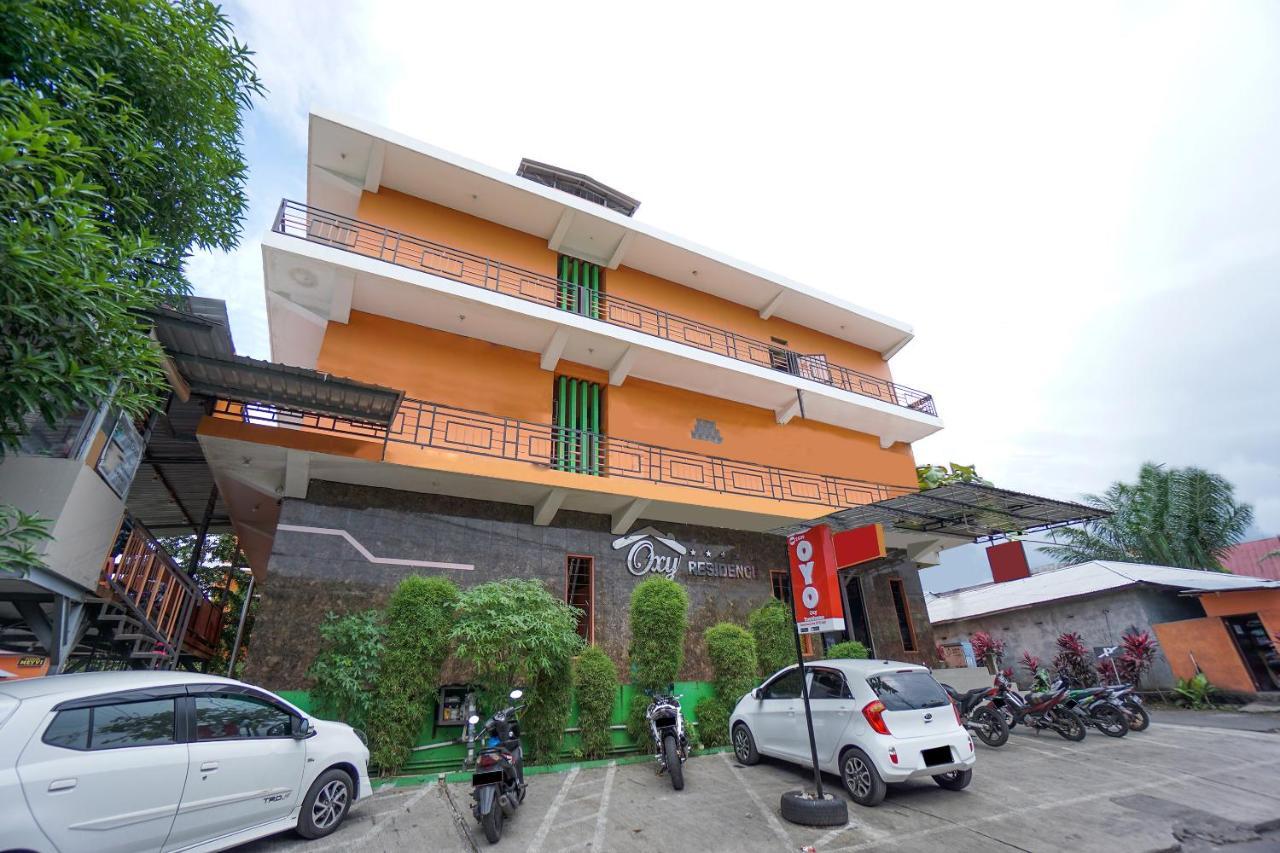 Super Oyo 2639 Oxy Townhouse Hotel Manado Eksteriør billede