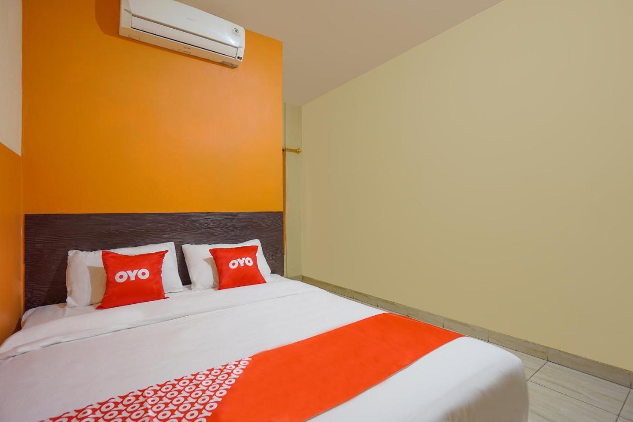 Super Oyo 2639 Oxy Townhouse Hotel Manado Eksteriør billede
