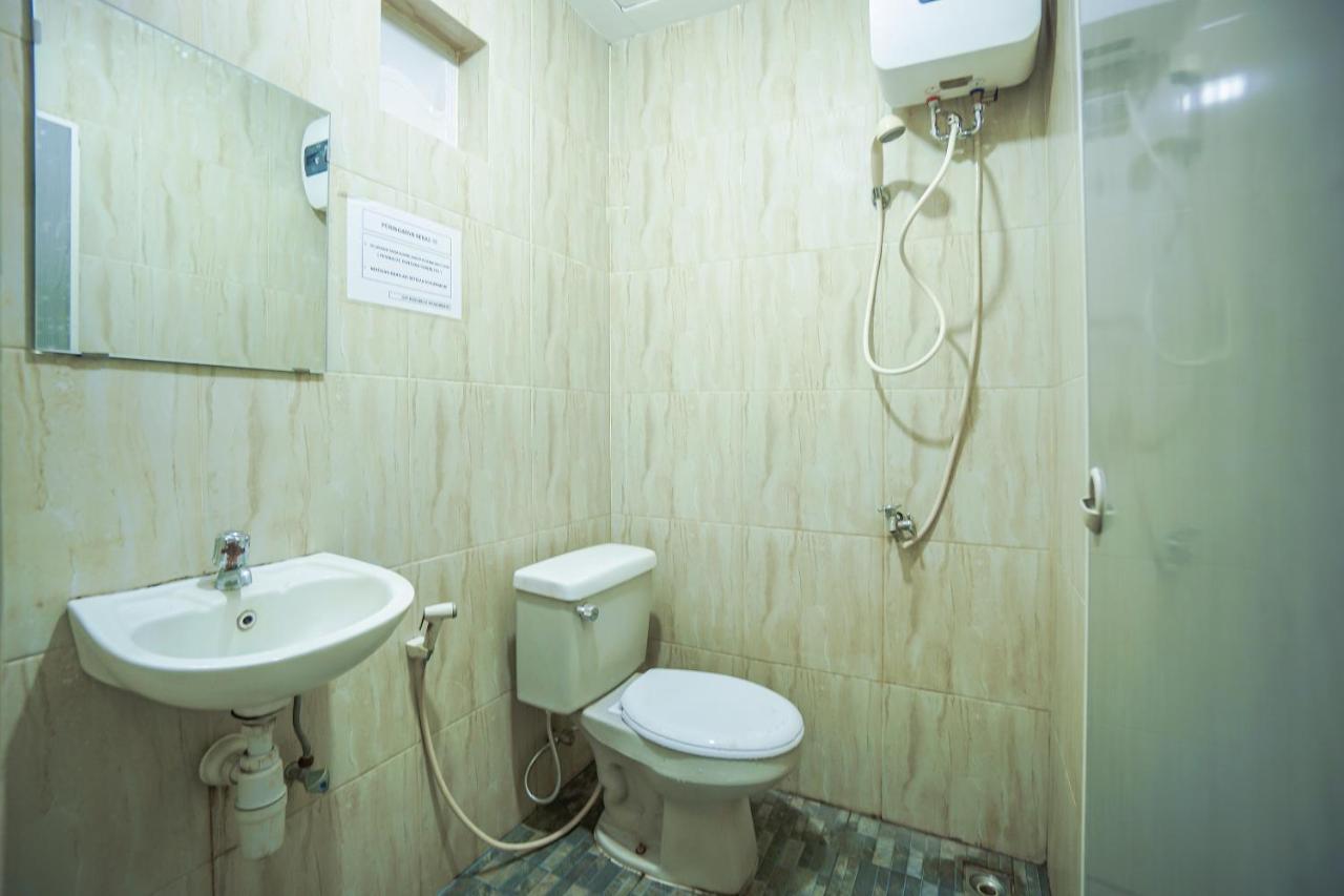 Super Oyo 2639 Oxy Townhouse Hotel Manado Eksteriør billede