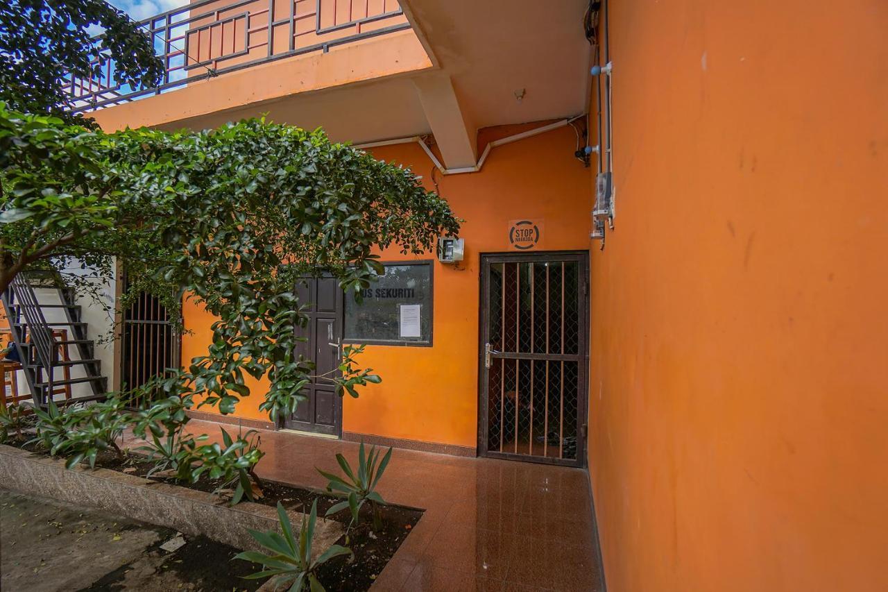 Super Oyo 2639 Oxy Townhouse Hotel Manado Eksteriør billede
