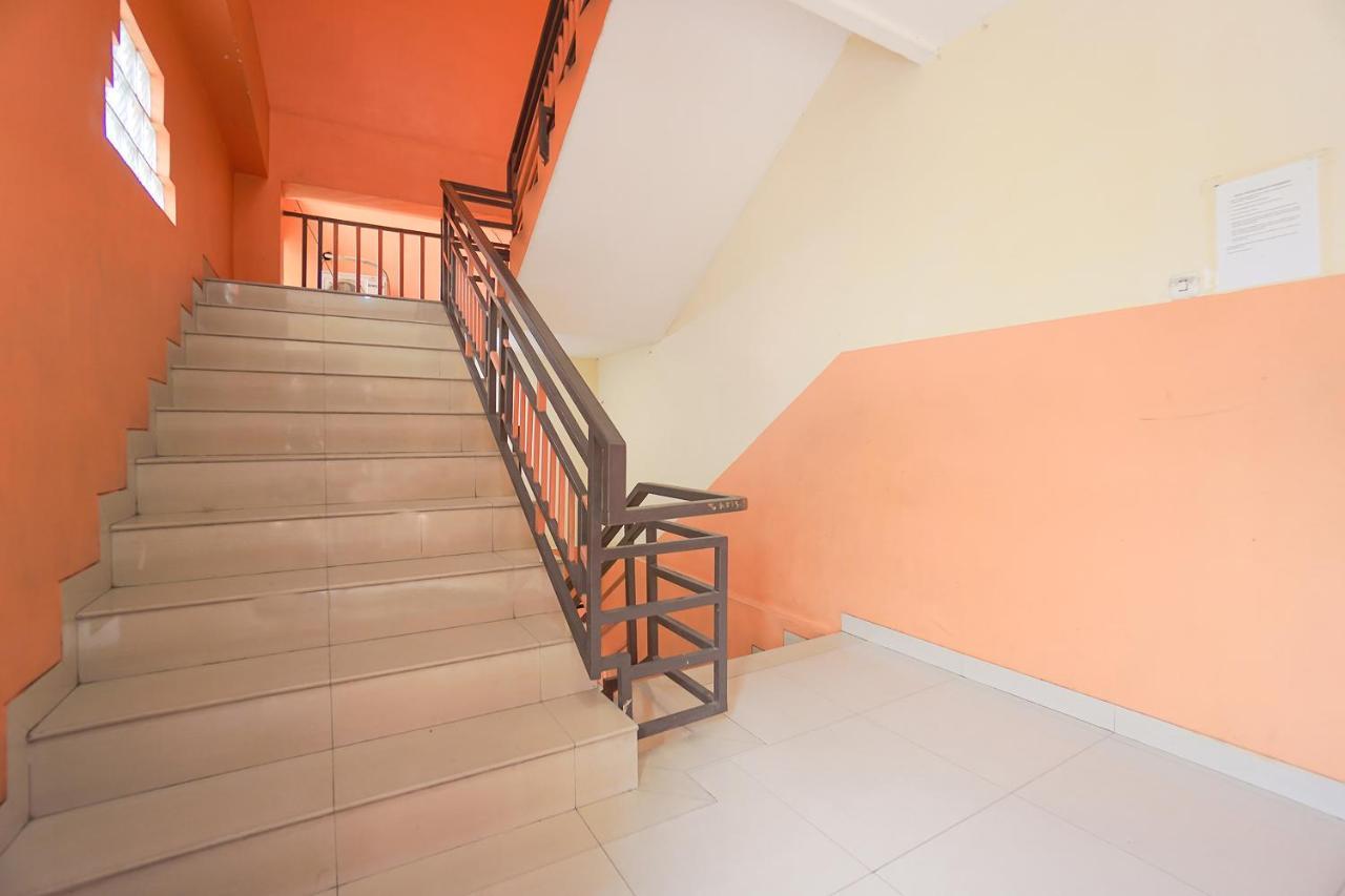 Super Oyo 2639 Oxy Townhouse Hotel Manado Eksteriør billede